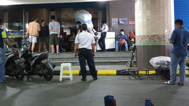 Pasar Tanah Abang Disemprot Disinfektan