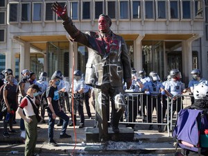 Patung Komisaris Polisi di Philadelphia Dirusak Pendemo George Floyd