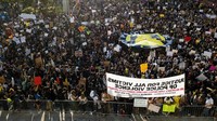 Aksi antirasisme ini dilatar belakangi oleh pembunuhan George Floyd oleh polisi Minneapolis pada 25 Mei lalu.