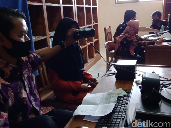 Perekaman e-KTP di Disdukcapil Klaten, Kamis (4/6/2020).