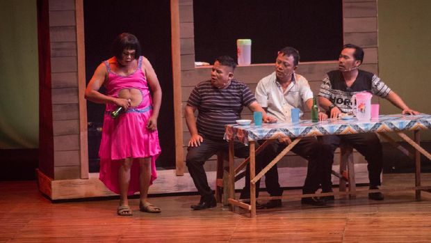 Pertunjukan teater 'Preman Parlente'