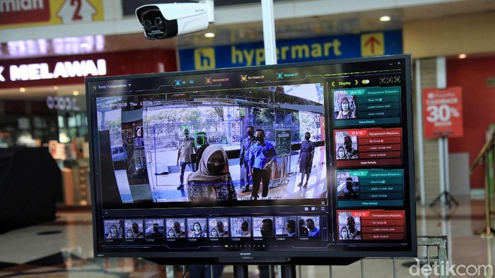 Sejumlah mal dan pusat perbelanjaan di Jakarta bersiap hadapi new normal. Penerapan protokol kesehatan dilakukan guna cegah penyebaran COVID-19 di ruang publik.