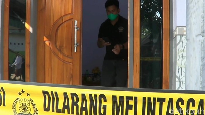 Aksi pelemparan bondet atau senjata sejenis bom ikan kembali terjadi di Kabupaten Pasuruan. Murtado (27), warga Desa Lemahbang, Kecamatan Pasrepan tewas mengenaskan dengan luka parah di kepala.