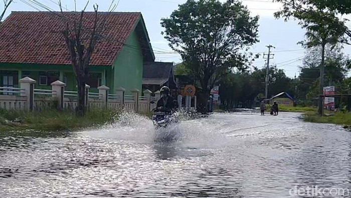 Tujuh ribu kepala keluarga di Kota Pekalongan terdampak banjir rob. Banjir rob tersebut diketahui terjadi akibat sejumlah faktor.