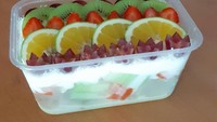 Salad buah dari Saladku Mamasa ini pemberian buahnya terbilang royal. Ditambah topping kiwi, anggur, strawberry, raspberry hingga leci. Foto: Instagram @saladkumamasa