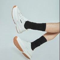 Mudah SetujuSneakers atau slip on yang praktis banyak dipilih untuk berkegiatan sehari-hari. Orang yang suka menggunakan jenis sepatu ini bisa dibilang mudah setuju, lebih ramah, dan royal. Foto: Dok. Website