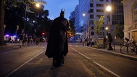 Selain Spiderman, aksi dukung George Floyd juga diikuti oleh Batman. AP Photo/Carolyn Kaster.