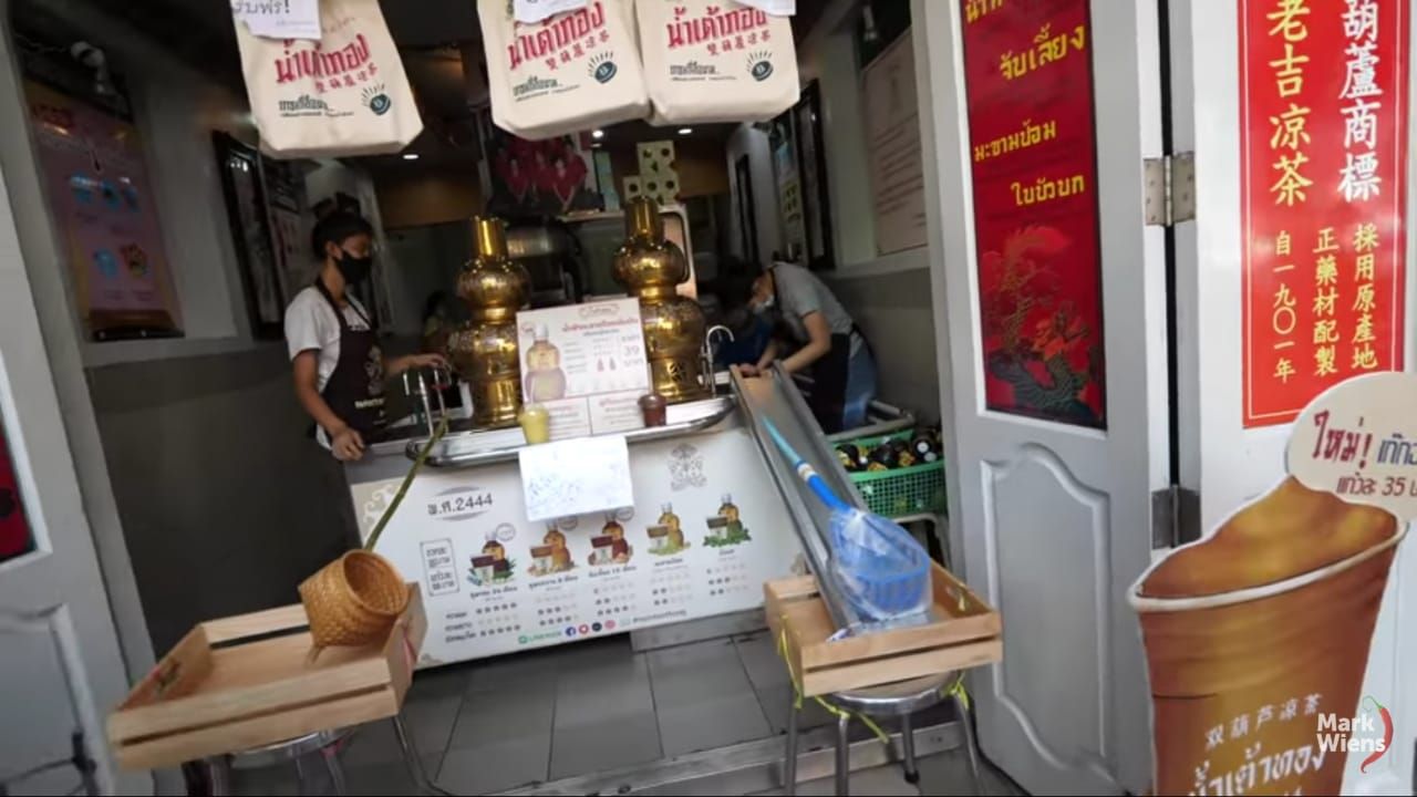 Street food Bangkok kembali bergeliat