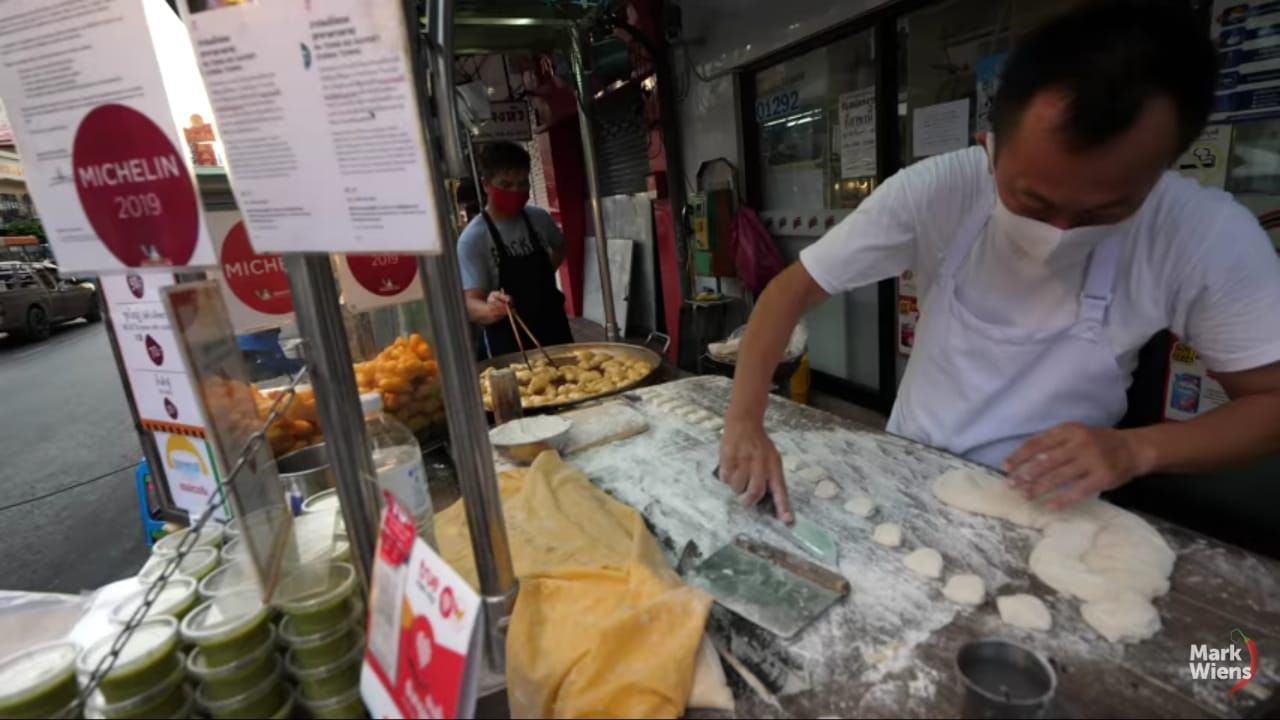 Street food Bangkok kembali bergeliat