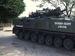 Cuma Tank ini yang Legal Dipakai Orang Biasa di Jalan Raya