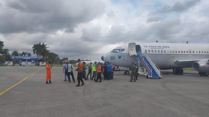 Tim Basarnas dan TNI AU bertolak dari Lanud Hasanuddin, Makassar.