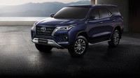 Fortuner Facelift terakhir disegarkan 5 tahun yang lalu. Jurachart Jongusuk, Regional Chief Engineer of Toyota Daihatsu Engineering and Manufacturing Company Limited mengatakan Kini disebut menggunakan bahasa desain dengan tema cool dan prestige. Foto: Toyota Thailand