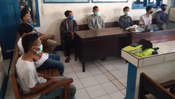 Viral enam remaja boncengan naik satu motor di Sragen.