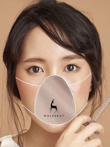 Waleerat Clinic Klinik kecantikan di Bangkok ciptakan masker kain khusus untuk facial.