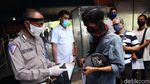 Warga Antre Bayar Pajak di Samsat Jakarta Timur
