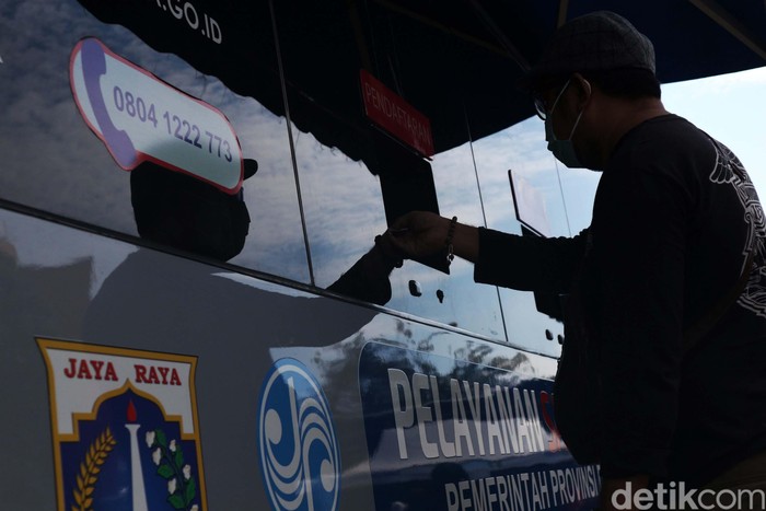 Loket pembayaran pajak di Samsat Jakarta Timur, Jakarta, telah dibuka. Begini suasananya.