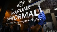 Rumah makan tersebut mulai menerapkan protokol kesehatan untuk memutus penyebaran COVID-19.