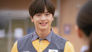 Yook Sung Jae BTOB datang dari keluarga pengusaha semikonduktor dan perikanan yang super sukses. Foto: dok. Netflix 