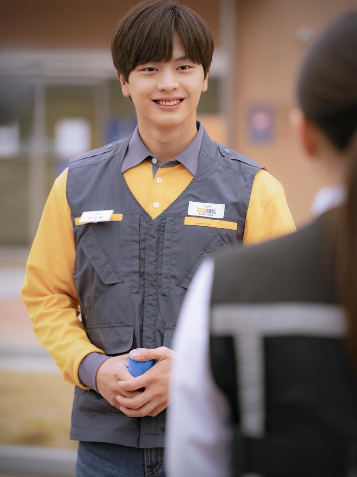 Yook Sung Jae di 'Mystic Pop-up Bar'
