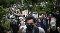 Kabarnya, keluarga Floyd menerima tawaran dari mantan juara tinju tak terkalahkan tersebut. Namun, sejauh ini belum ada pernyataan resmi dari kedua belah pihak. AP Photo/Wong Maye-E  