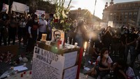 Meninggalnya Floyd menjadi kasus besar di Amerika Serikat, bahkan dunia saat ini. Ia adalah warga sipil AS yang meninggal di tangan kepolisian Minneapolis. David Ramos/Getty Images  