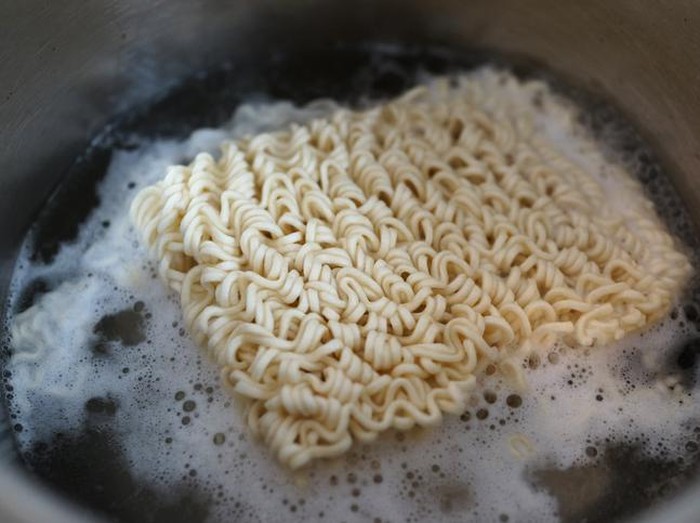 Air untuk masak mie instan