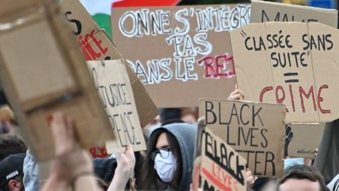 Aksi demonstransi George Floyd di Prancis (AFP Photo/Denis Charlet)