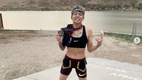 Amber menuliskan jika harusnya pelaku pembunuhan George Floyd dihukum lebih berat dan kasusnya menjadi pembunuhan tingkat pertama. Dok. Instagram/ajol_llama