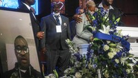 Benjamin Crump, pengacara yang mewakili keluarga Floyd mengatakan bukan pandemi virus korona yang membunuh George Floyd namun pandemi lain, yaitu pandemi rasisme dan diskriminasi.     