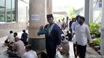 Momen Anies Salat Jumat di Masjid Balai Kota DKI