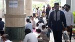Momen Anies Salat Jumat di Masjid Balai Kota DKI