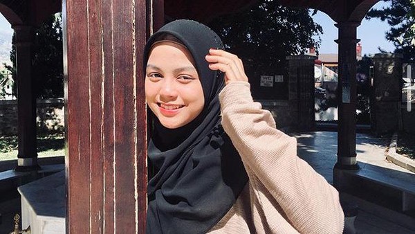 Sosok Driver Antar Makanan Cantik yang Viral, Bikin Netizen Jatuh Cinta