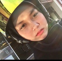 Foto seorang wanita yang bekerja sebagai pengantar makanan jadi viral di Twitter. Driver pengantar makanan berwajah cantik asal Malaysia ini pun jadi sorotan netizen dan banyak dari mereka mengaguminya. Foto: Instagram