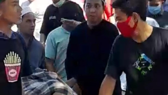 Foto jenazah PDP Corona di Makassar dibawa kabur keluarga dari Rumah Sakit Labuang Baji (Tangkapan Layar Video).