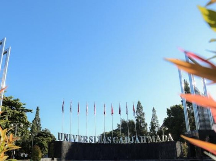 Gerbang kampus UGM.
