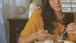 Manisnya Gita Sinaga Saat Makan dan Ngopi Cantik