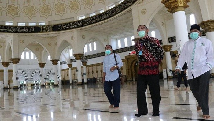 Gubernur Kalimantan Barat (Kalbar) H Sutarmidji di Masjid Mujahidin, Pontianak.