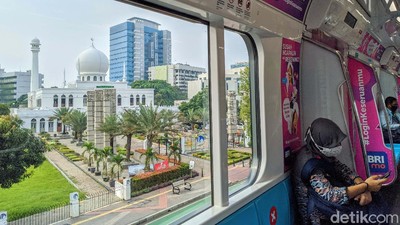 Mulai Beroperasi Normal, MRT Jakarta Masih Lengang