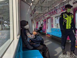 Lepas Stiker Jaga Jarak, MRT Pastikan Tetap Patuhi Prokes