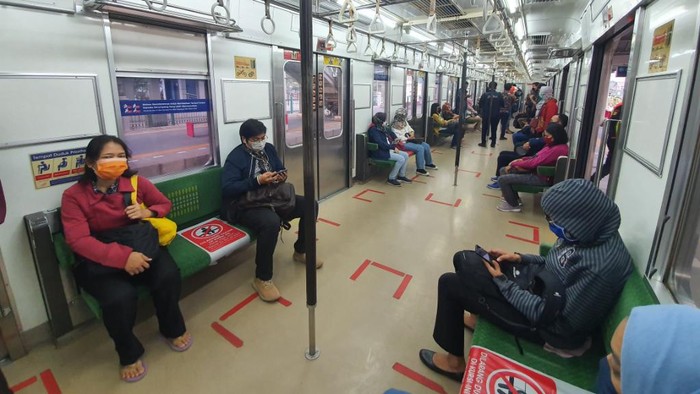 Hari Pertama PSBB Transisi di DKI, KRL Bekasi-Jakarta Sepi. (Foto: Isal/detikcom)