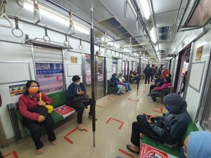 Hari Pertama PSBB Transisi di DKI, KRL Bekasi-Jakarta Sepi