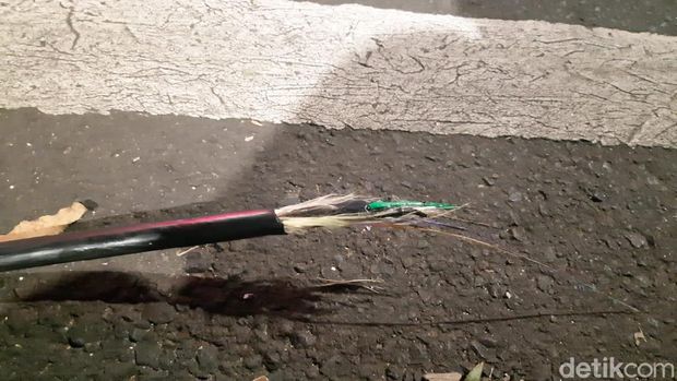 Hati-hati, Kabel Jatuh dari Tiang Melintang di Jl Ragunan-Pasar Minggu