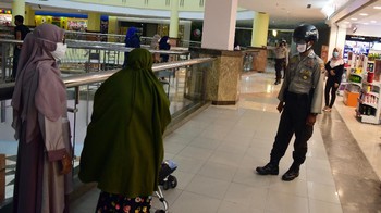 Diketahui, Polri mengunakan teknologi helm pintar pendeteksi suhu tubuh untuk mendukung rencana penerapan kenormalan baru (new normal) COVID-19. ANTARA FOTO/FB Anggoro.