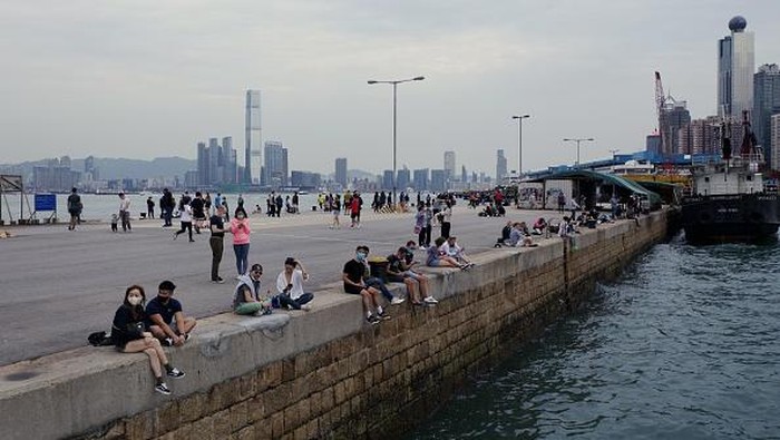 In this picture taken on April 13, 2020, people visit a public cargo loading area dubbed Instagram Pier in Hong Kong. - Starting on March 29 the citys government banned public gatherings of more than four people in an effort to curb the spread of the COVID-19 coronavirus. (Photo by Daniel SUEN / AFP) (Photo by DANIEL SUEN/AFP via Getty Images)
