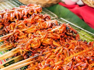 5 Aturan yang Harus Dipatuhi Saat Jajan Kaki Lima di Taiwan hingga Kamboja