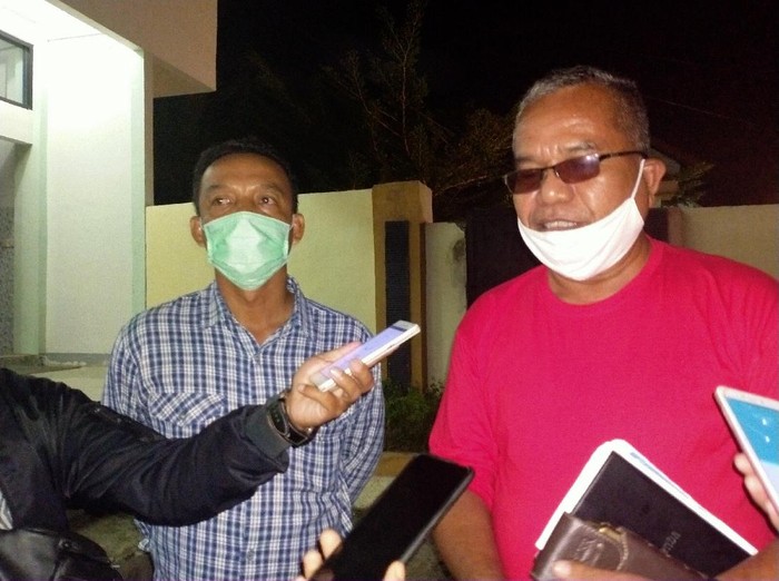 Kadinkes Maman dan Kabag Humas dan Protokol Setda Dompu Muhammad Iksan
