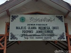 MUI Jatim Sebut Salat 2 Gelombang Langgar Physical Distancing