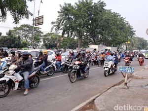 Hari Ke-1 PSBB Transisi DKI, Jalan Daan Mogot Arah Cengkareng Mulai Ramai