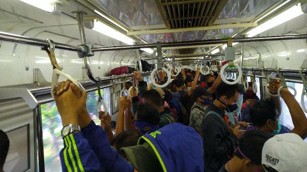 Kondisi KRL Bogor-Jakarta. (Foto: Sachril/detikcom)