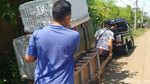 Korban Banjir Rob di Pekalongan Evakuasi Harta Bendanya